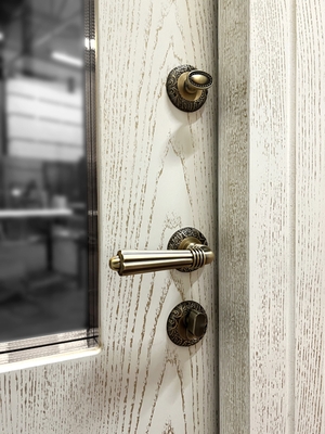 Замок и ручка, вид изнутри Замок и ручка, вид изнутри